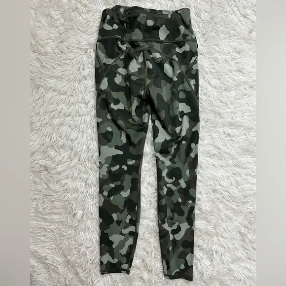 Athleta Lightning Camo 7/8 Tight Leggings in SuperSonic Green Camo Size XS - Picture 5 of 10